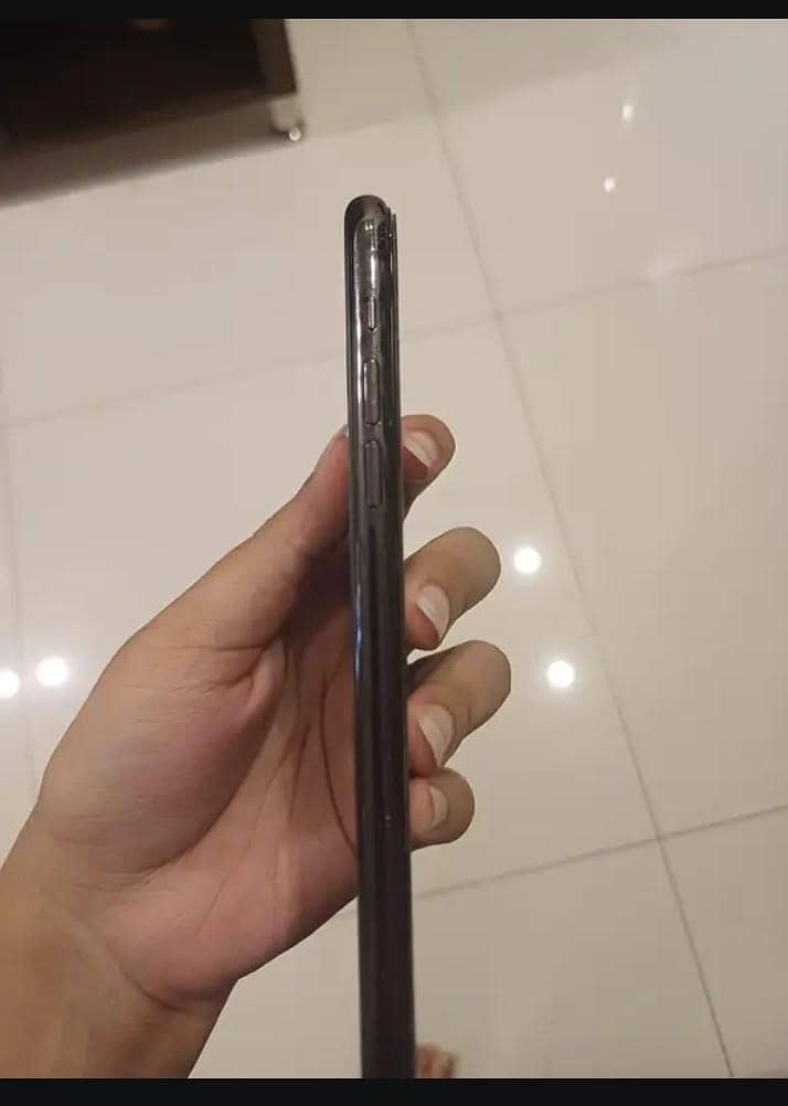 Apple iPhone 11 Pro Max 4
