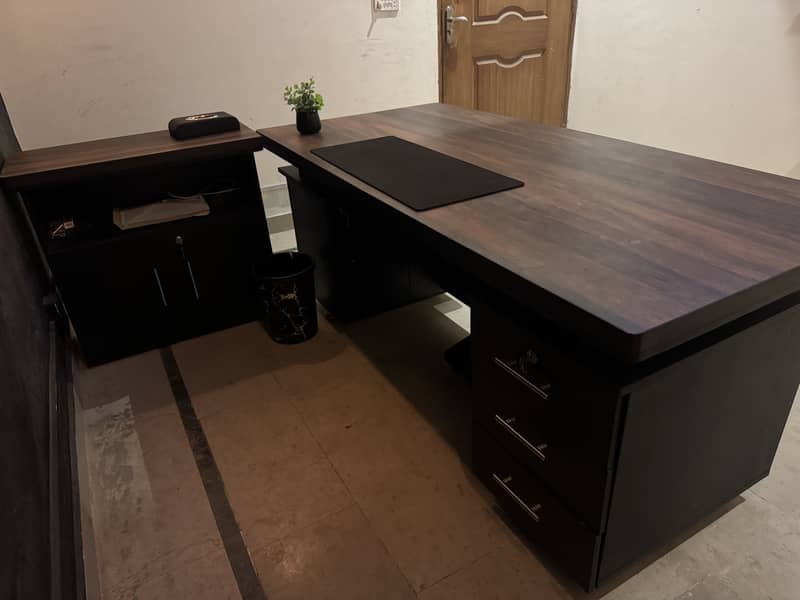 Executive table 8x4 L shape - 10/10 0