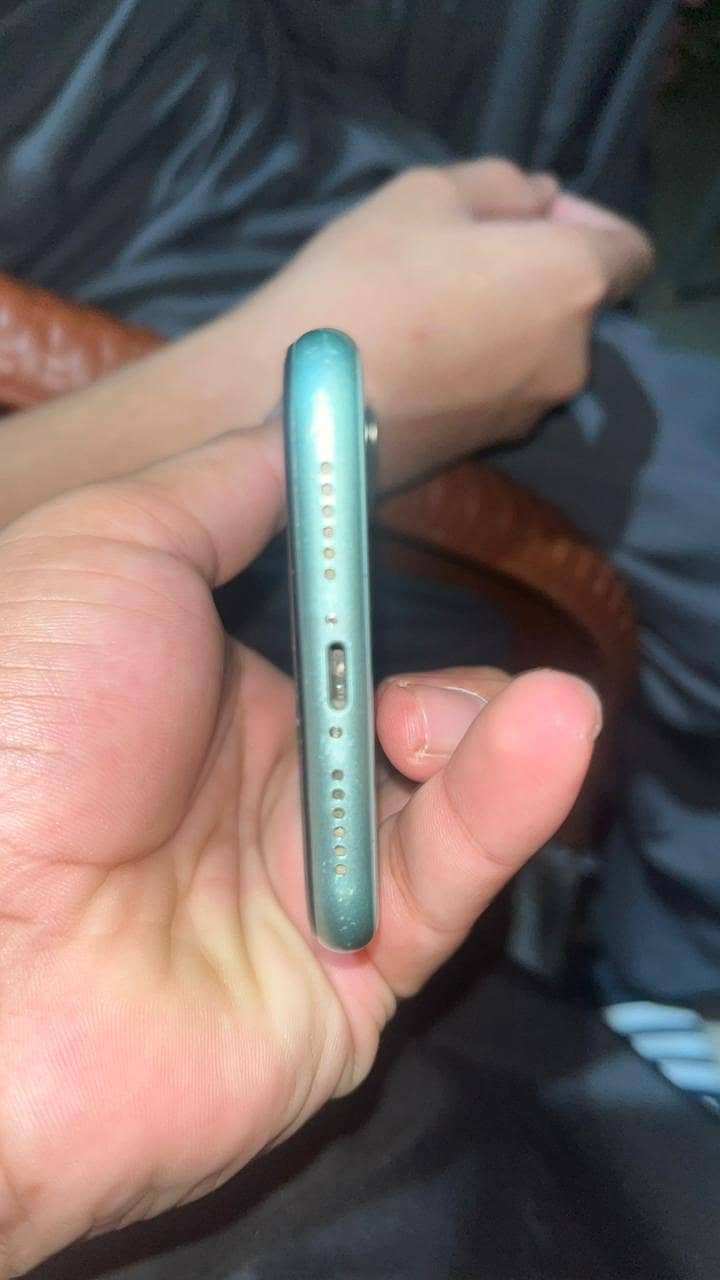 Apple iPhone 11 6