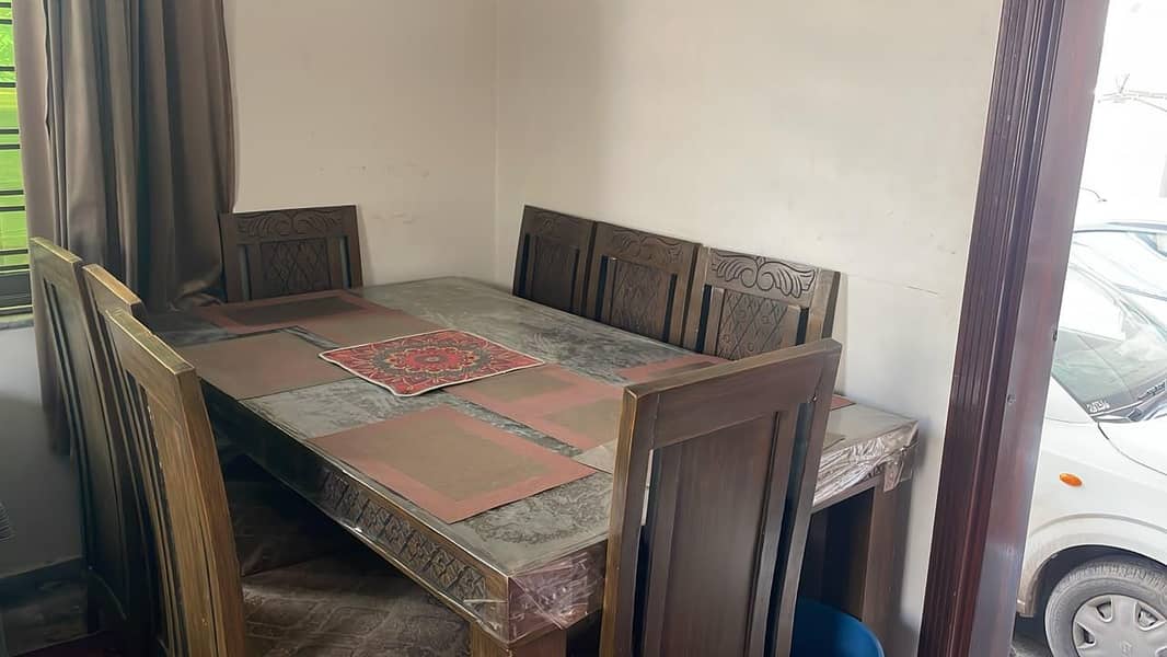 dinning table for 8 persons 0