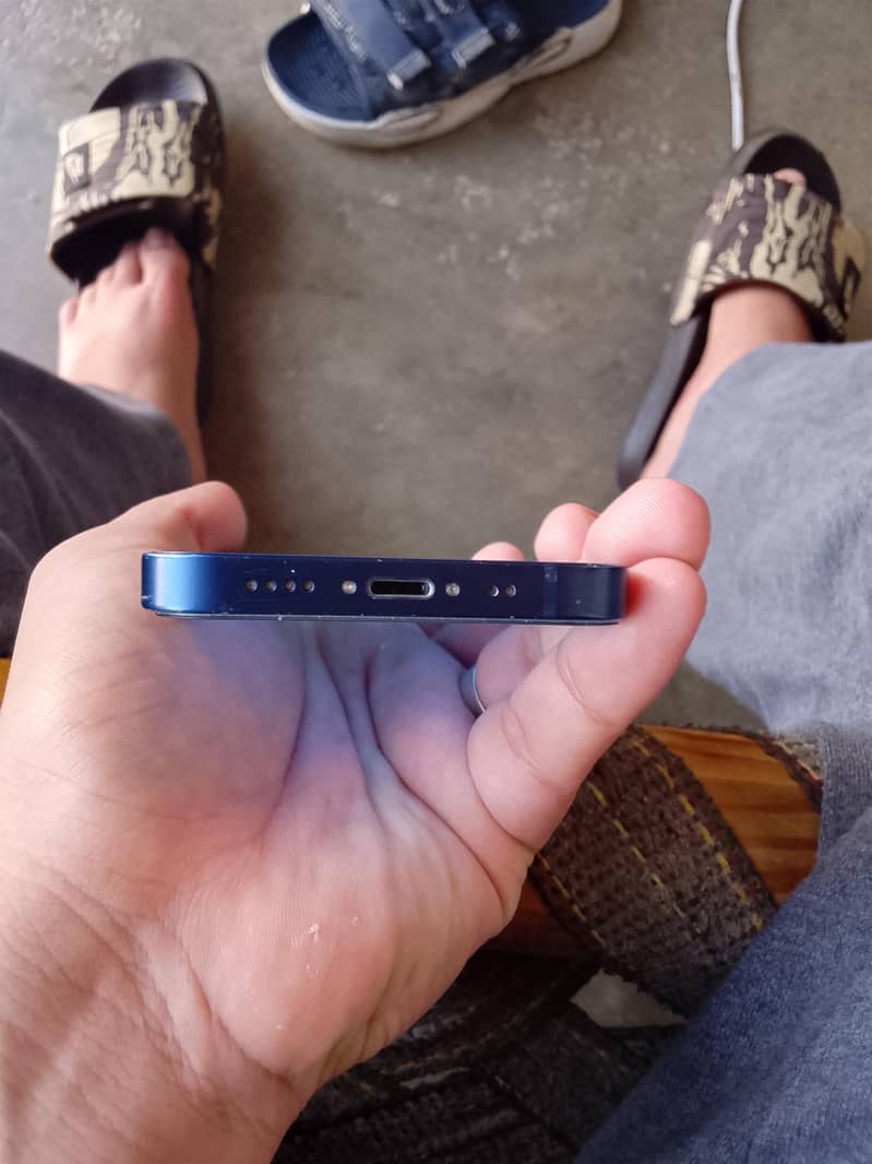 Apple iPhone 12 mini 4