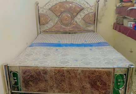 Queen Size Iron Bed for Sale – Elegant Design & Strong Build