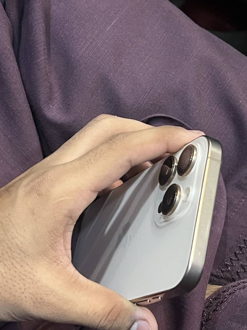 Apple iPhone 16 Pro Max 1