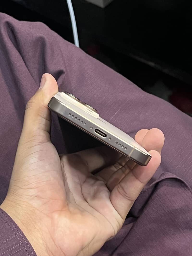 Apple iPhone 16 Pro Max 3