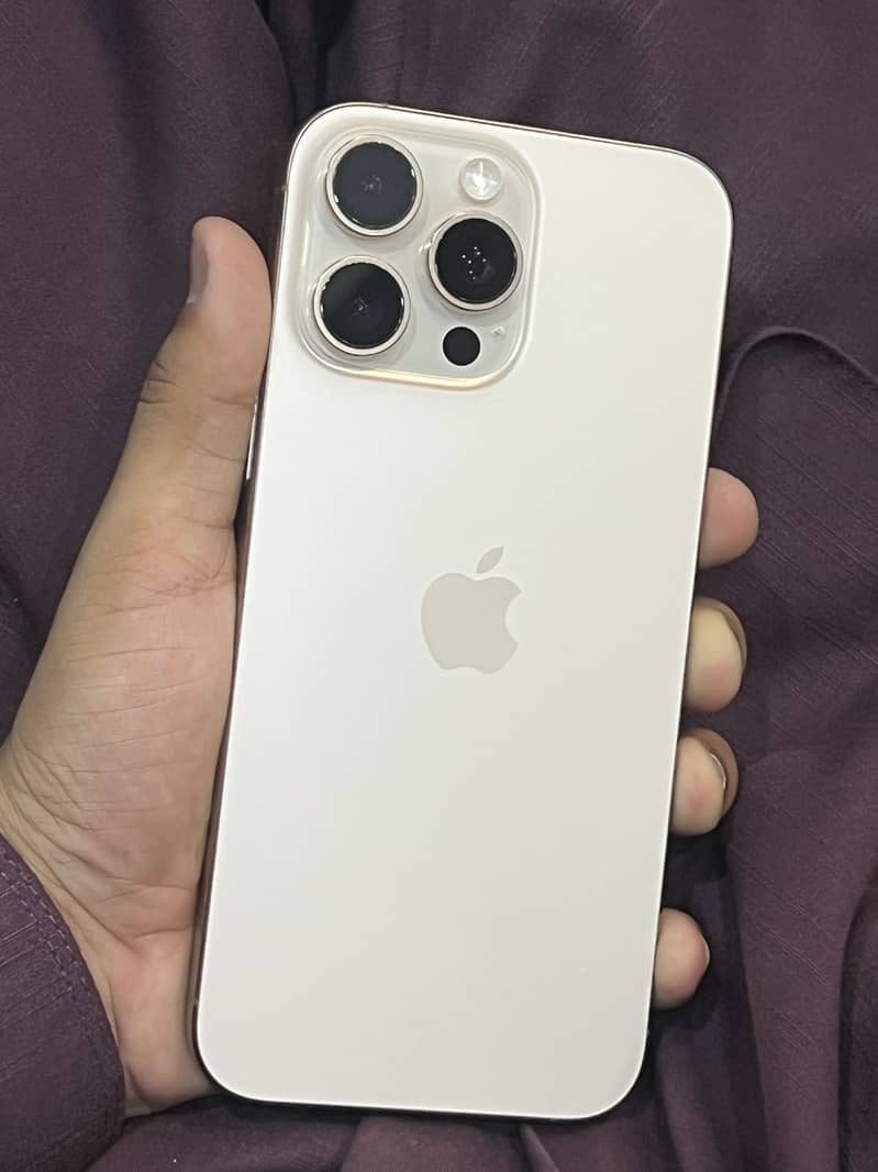 Apple iPhone 16 Pro Max 4