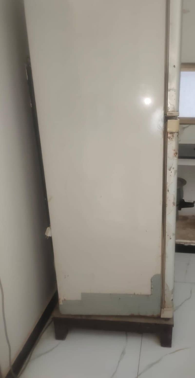 Refrigerator 4