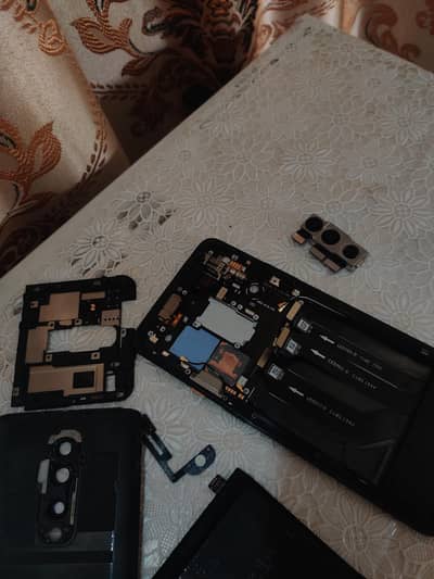 One Plus 7T Pro McLaren (parts)