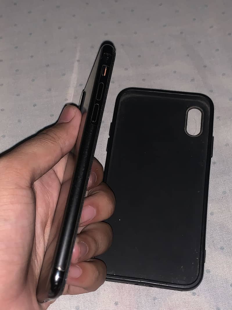 Apple iPhone X 4