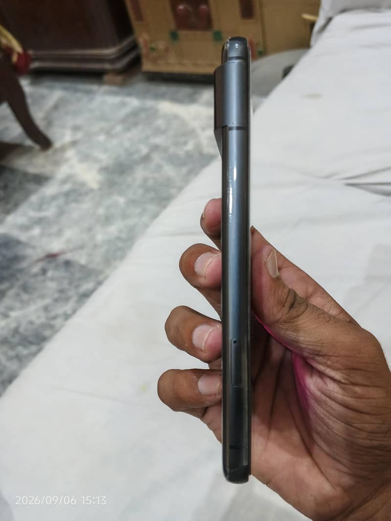 Google Pixel 8 4