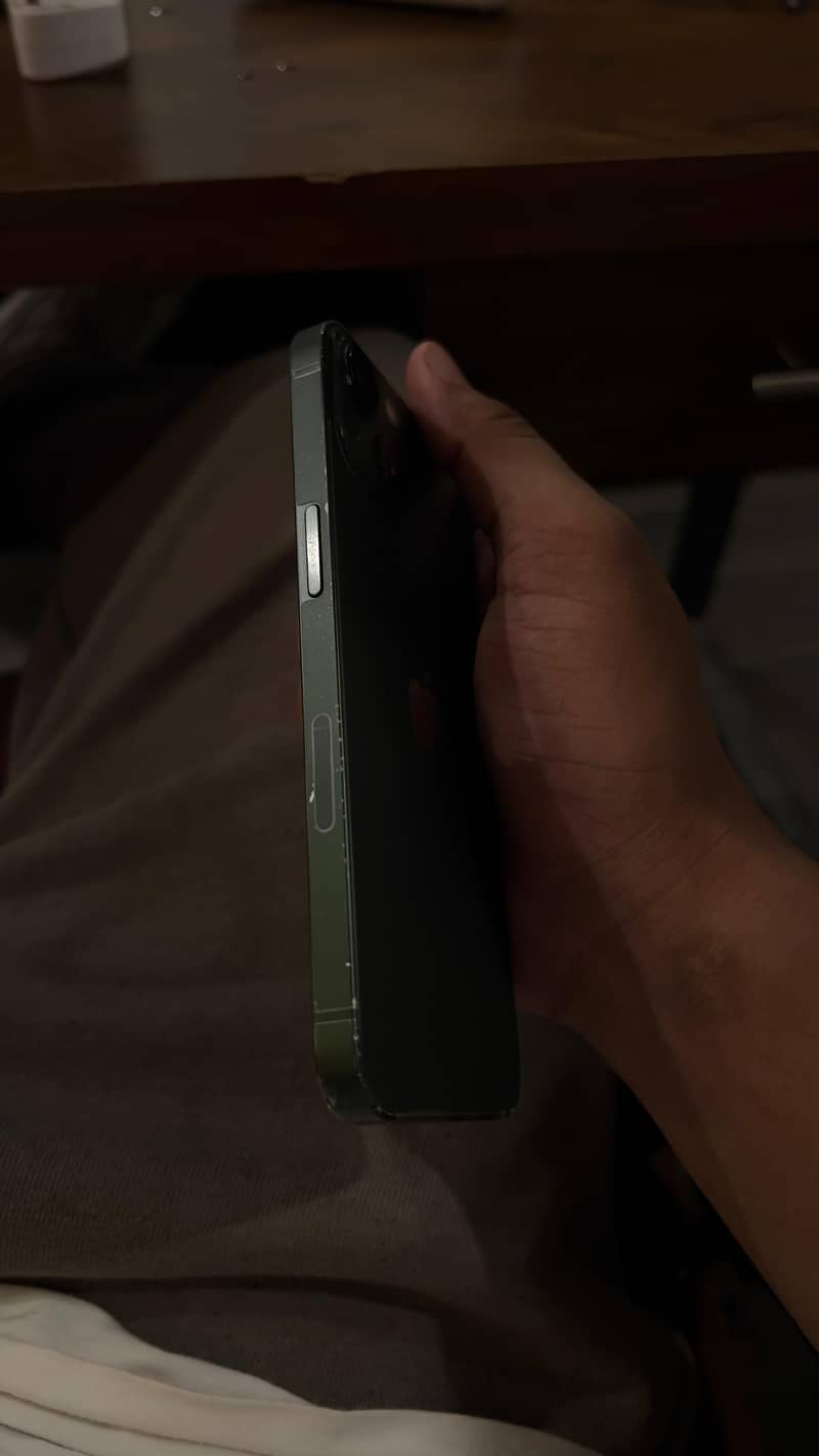 Apple iPhone 13 4