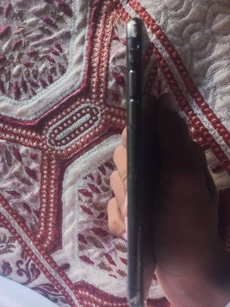 Apple iPhone X 4