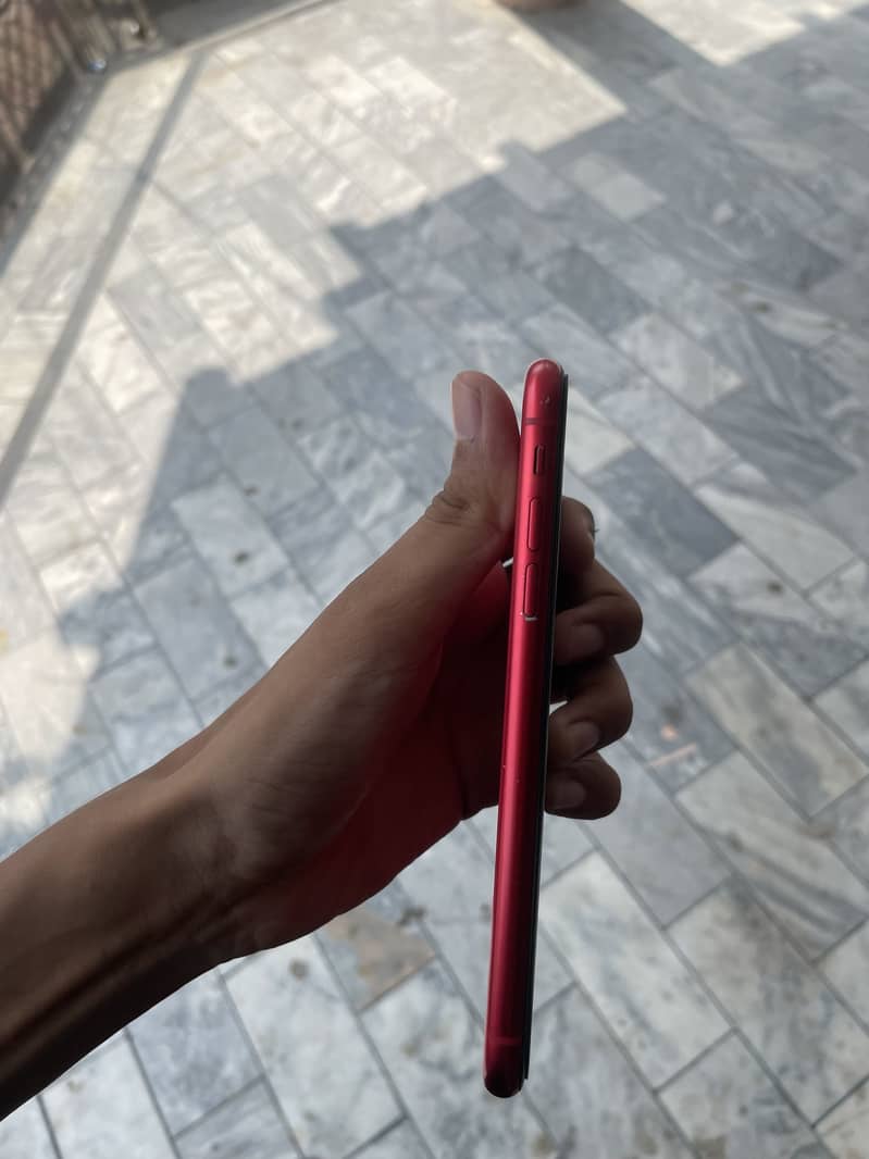 Apple iPhone 11 4