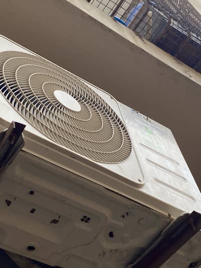 2 Ton Floor Standing Euro-Aire & ac 1.5 Ton dc Inverter Reason