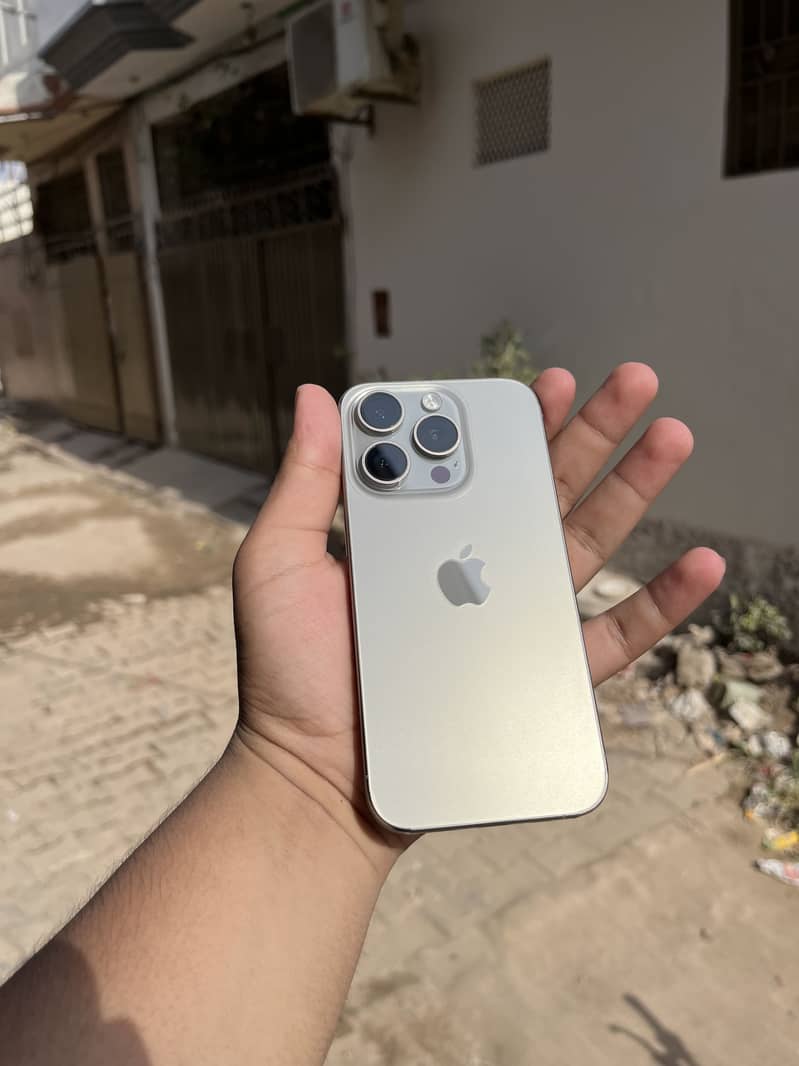 Apple iPhone 15 Pro 0
