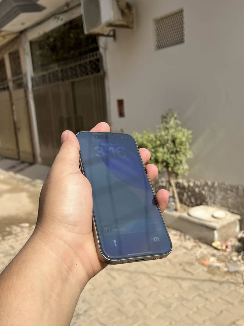 Apple iPhone 15 Pro 1