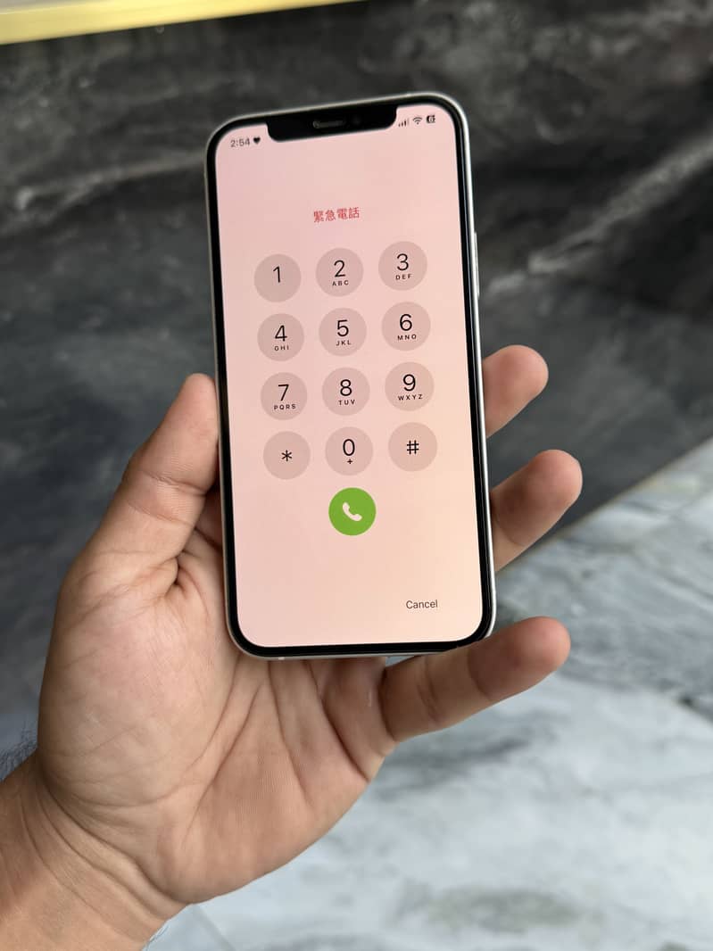 Apple iPhone 12 4