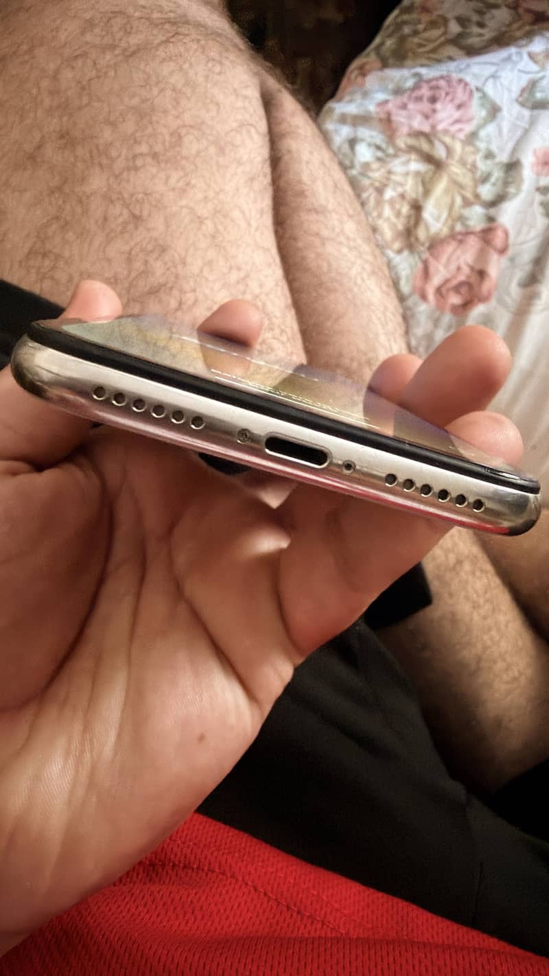 Apple iPhone X 4