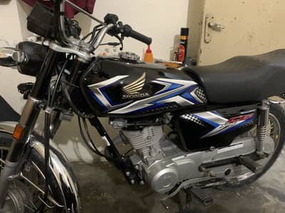 Honda 125 2025 model 8000 km driven