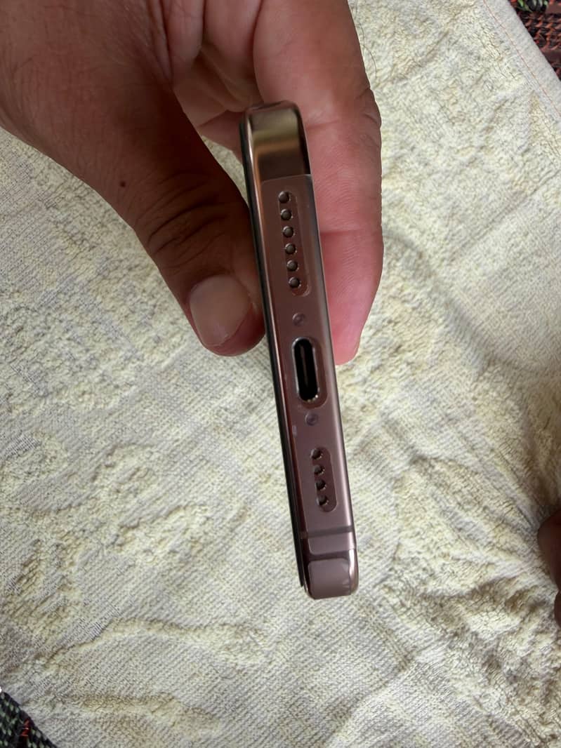 Apple iPhone 16 Pro Max 5