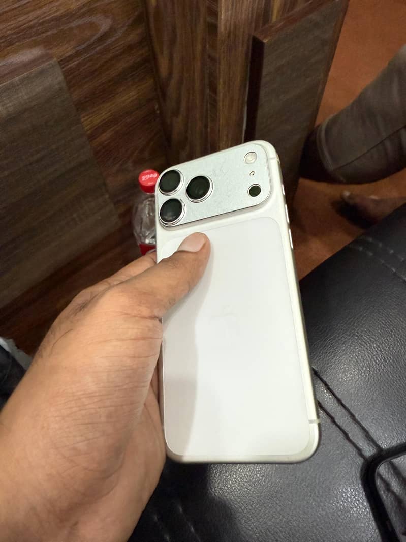 Apple iPhone 17 Pro Max 3