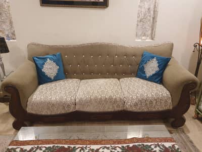 Beautiful Royal Style 6 Seater Sofa Set