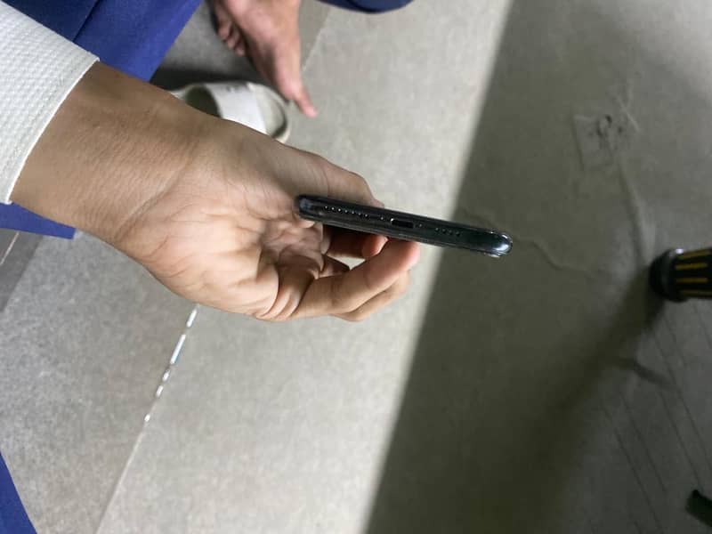 Apple iPhone XS Max 2