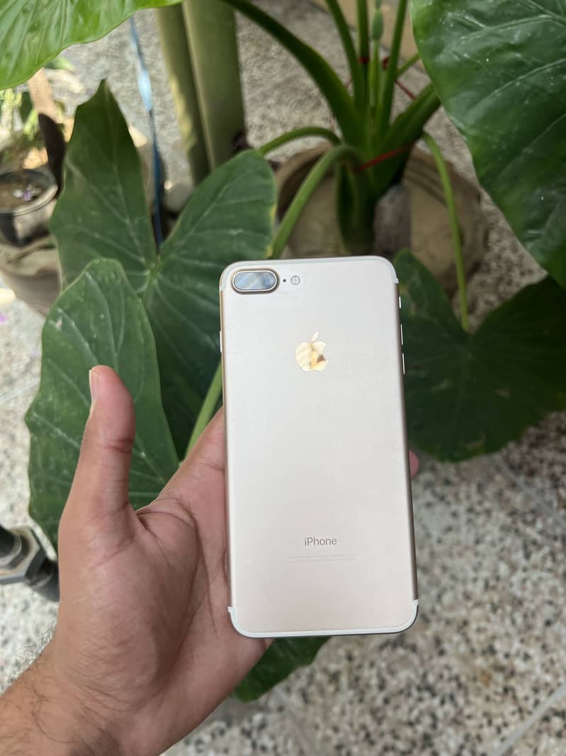 Apple iPhone 7 Plus 0