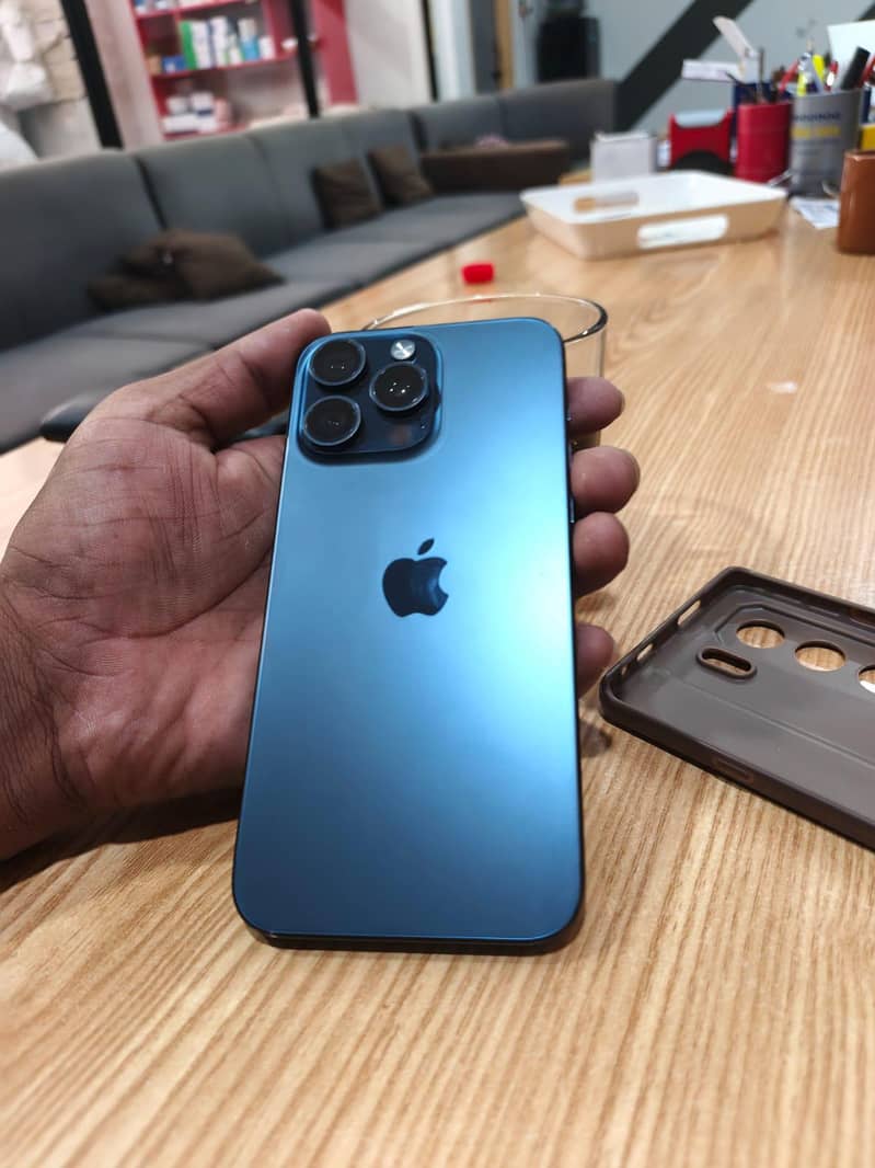 Apple iPhone 15 Pro Max 0