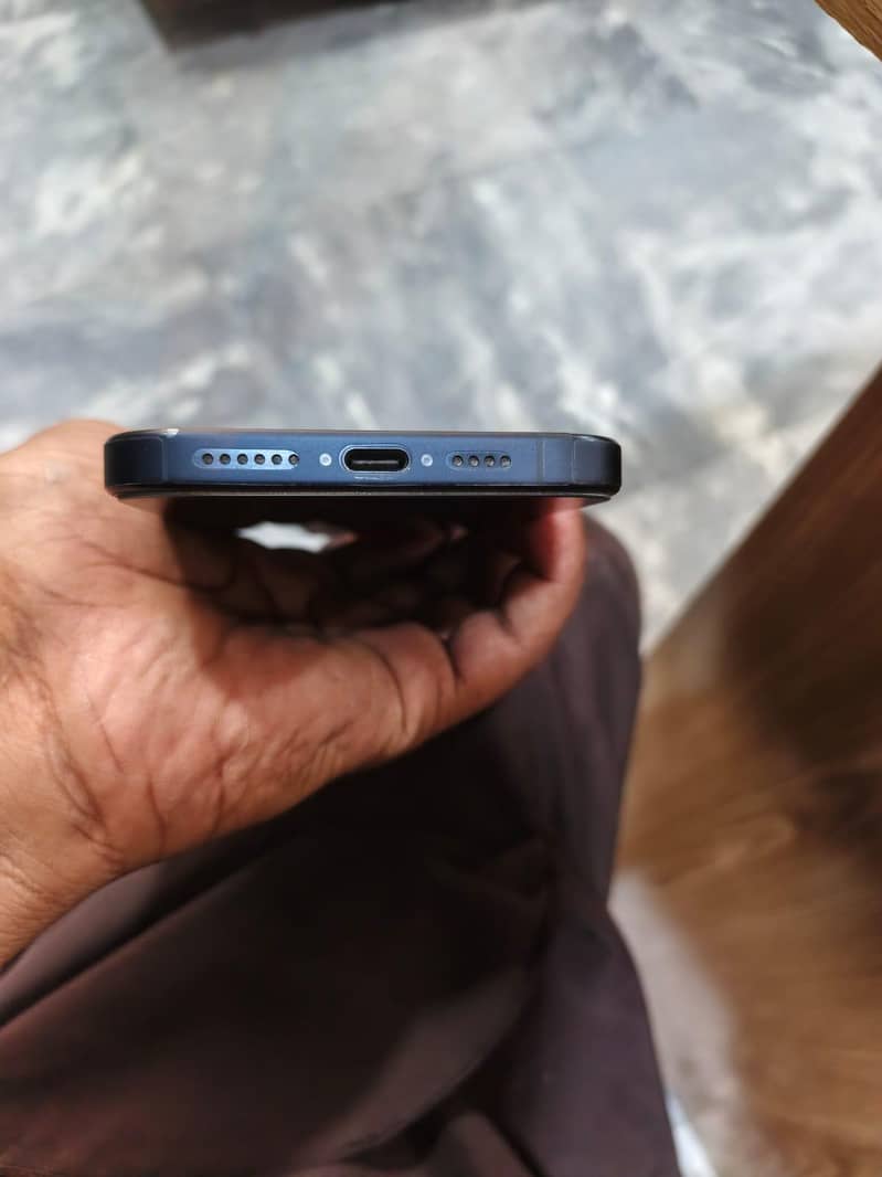 Apple iPhone 15 Pro Max 2