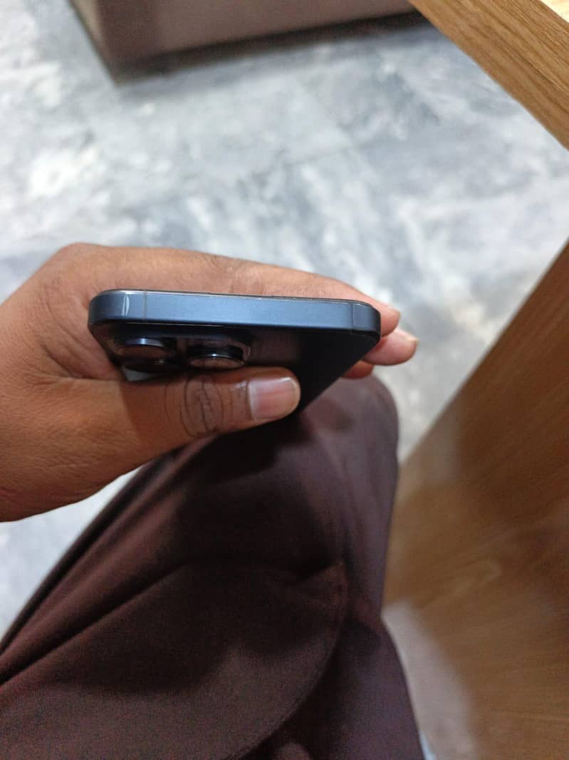 Apple iPhone 15 Pro Max 3