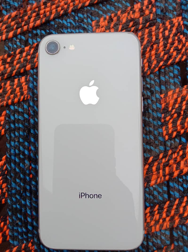 Apple iPhone 8 1