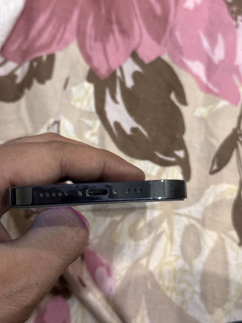 Apple iPhone 12 pro 3