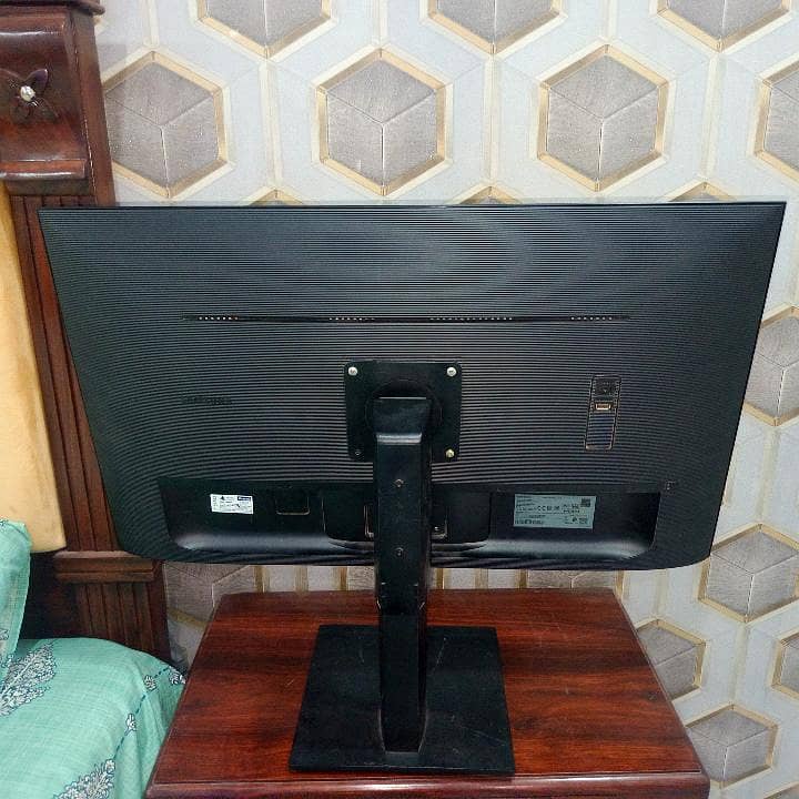 monitor 4