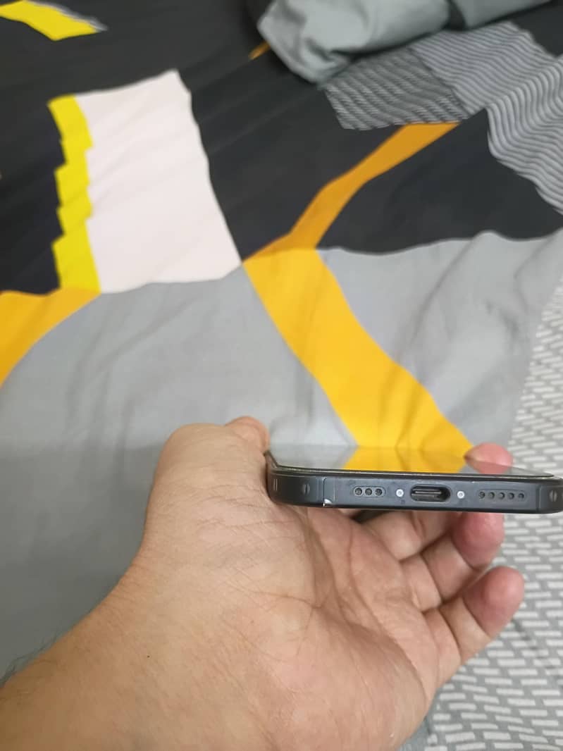 Apple iPhone 15 4