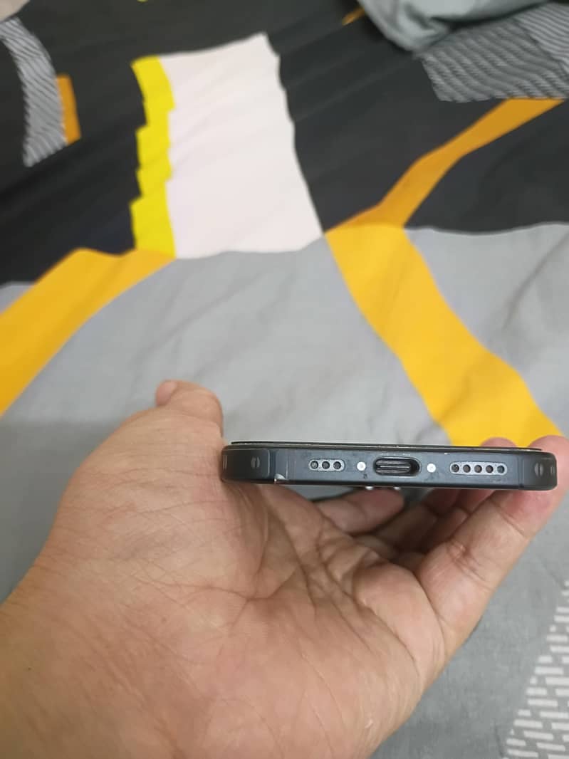 Apple iPhone 15 5
