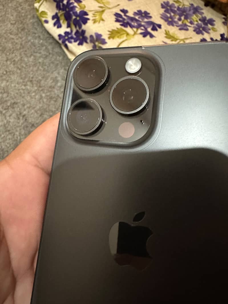 Apple iPhone 15 Pro Max 3