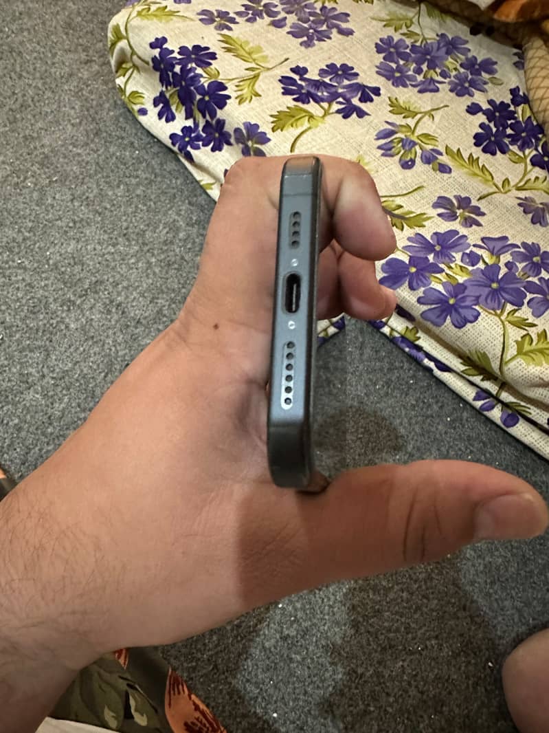 Apple iPhone 15 Pro Max 6