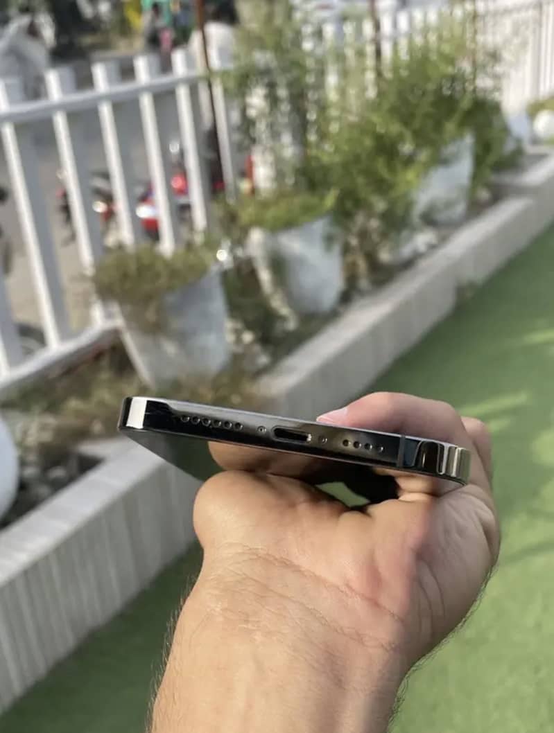iPhone 12 Pro Max 1