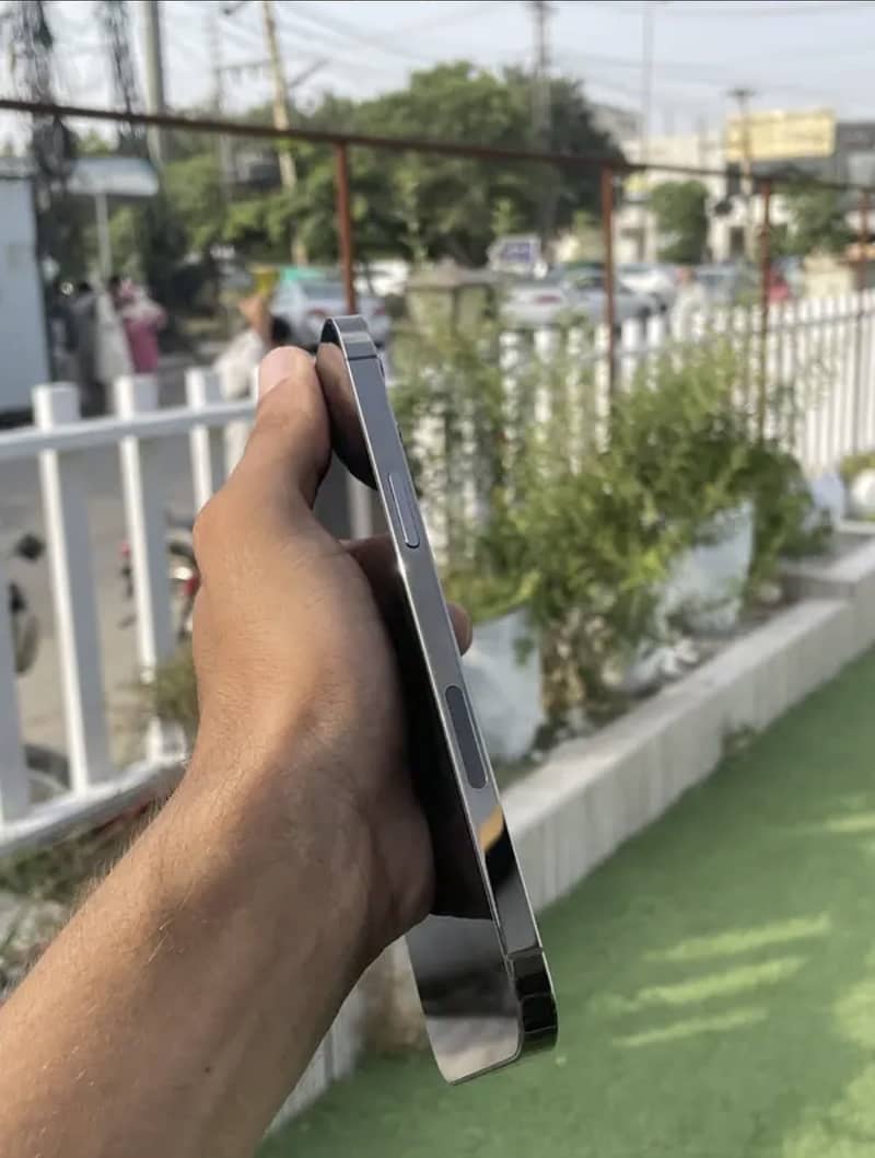 iPhone 12 Pro Max 3