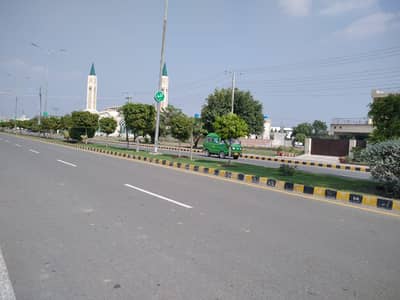 Ideal Location 10 Marla Plot for Sale in D Block Central Park Lahore