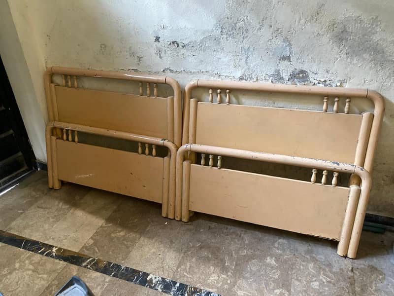 Single bed 2 Pcs available 0
