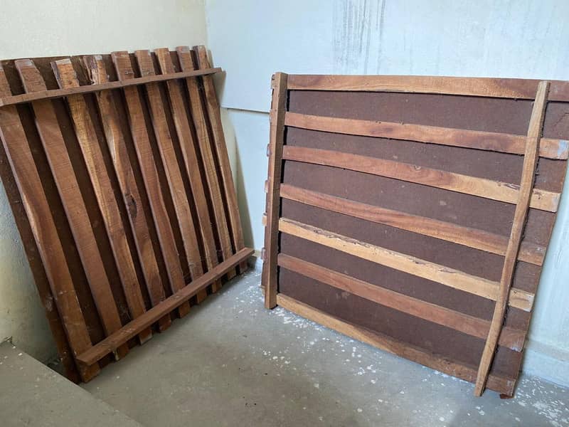 Single bed 2 Pcs available 1