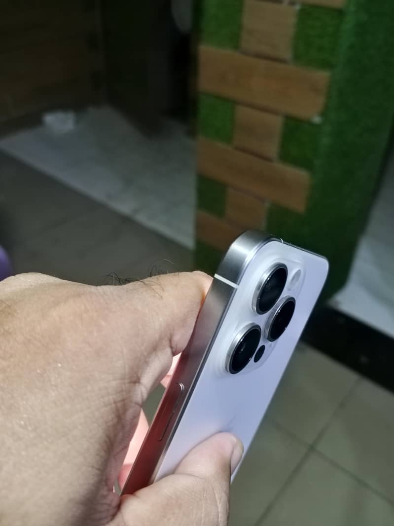 Apple iPhone 15 Pro 4