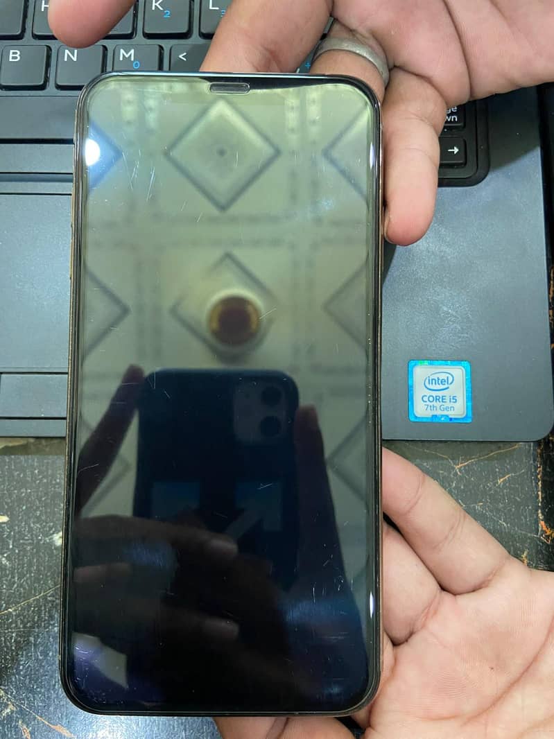 Apple iPhone XS Max 0