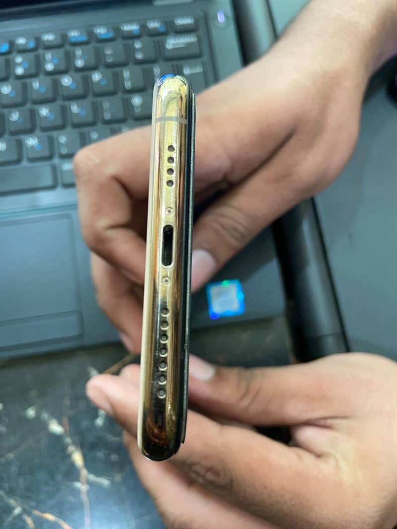 Apple iPhone XS Max 1