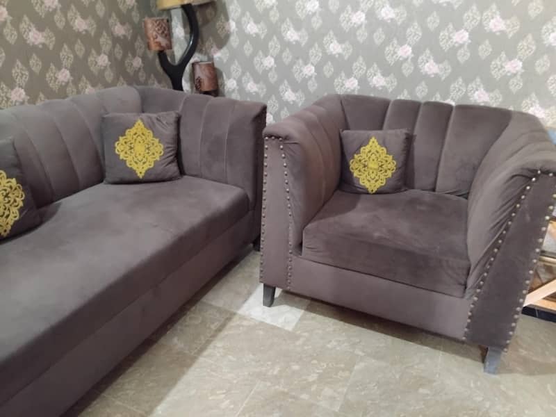3-2-1 sofa set, 2 chairs & center Table 4