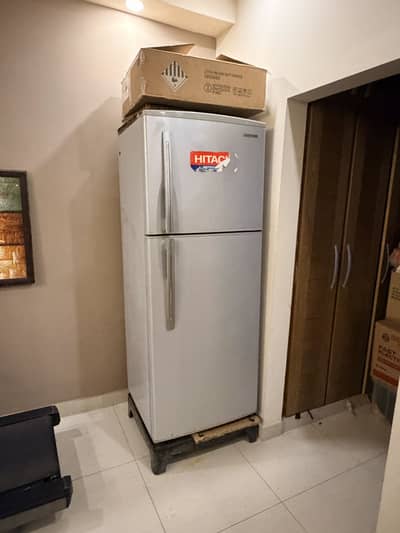 Hitachi Genuine brand fridge for sale in working condition , Big size