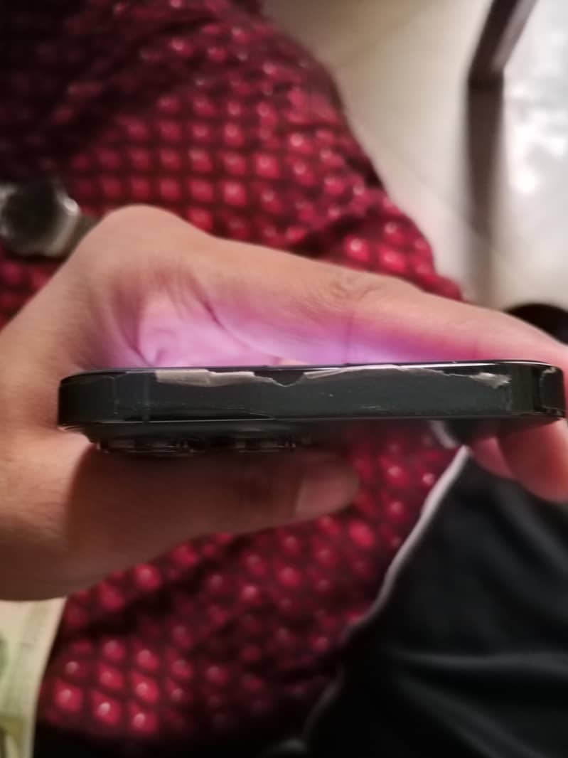 Apple iPhone 13 Pro Max 4