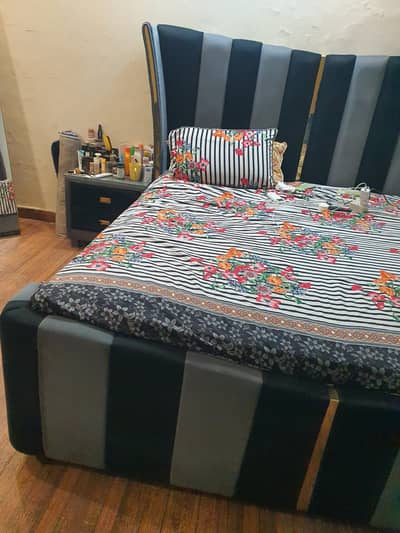 Pure wooden customize poshish king size bed with side table