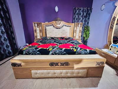 Complete set for sale bed set and almari setthi